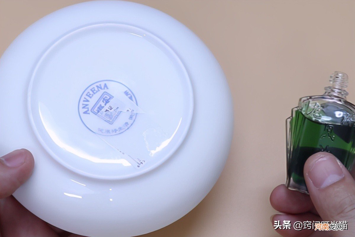 锅碗瓢盆上的标签很难去除 如何去除锅碗瓢盆上的标签？