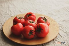 生吃西红柿或熟吃西红柿 西红柿最好生吃或熟吃