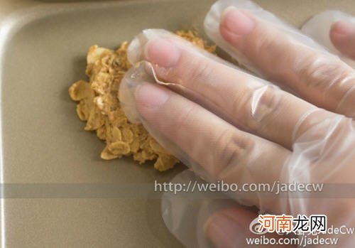 适合宝宝吃的全麦燕麦黑芝麻饼干