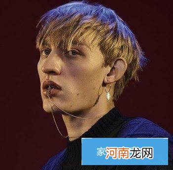 男生碎刘海发型图片 男生留多长头发剪碎刘海