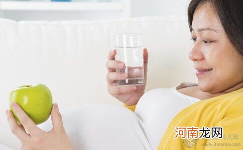 孕妈妈羊水少每天应该喝多少水