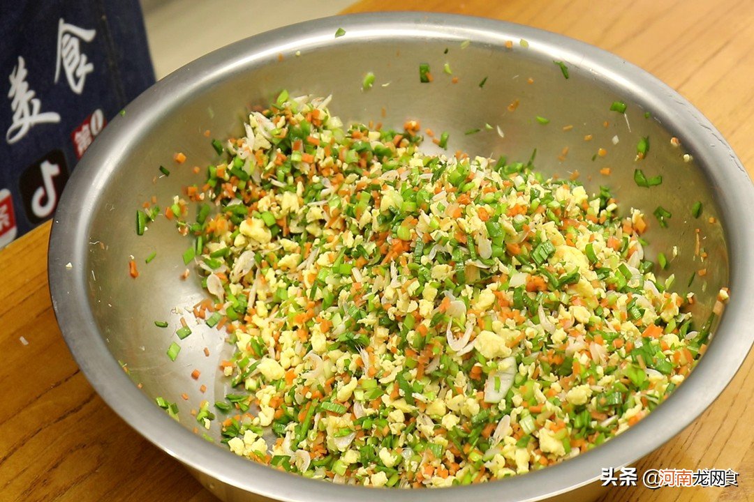 韭菜鸡蛋馅饺子这么调，韭菜鸡蛋饺子怎么调馅