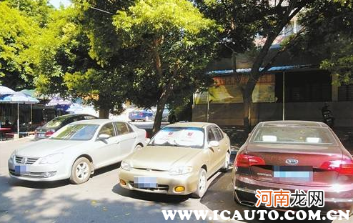 汽车大灯发黄怎么处理翻新？车大灯发黄最简单的清洗方法