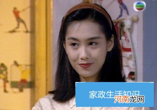 90年代港姐就在梳19年最流行发型了 做女神怎能让头型被风频带偏了