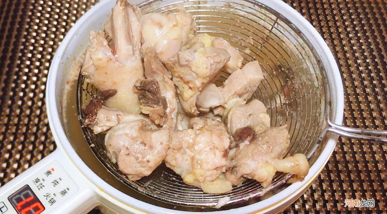 做火锅鸡又辣又好吃又过瘾 辣鸡火锅的家常做法