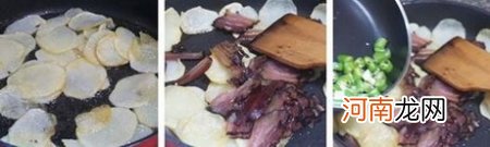 腊肉干锅土豆片的做法