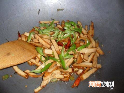 青椒炒豆腐干怎么做好吃又简单