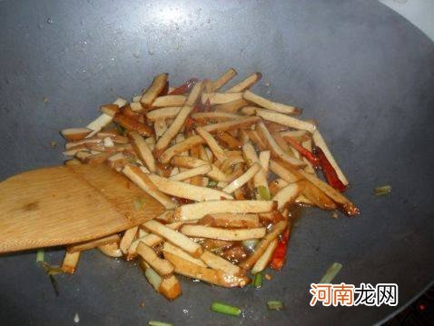 青椒炒豆腐干怎么做好吃又简单