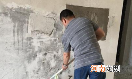 装修墙面上的白石灰要刮吗