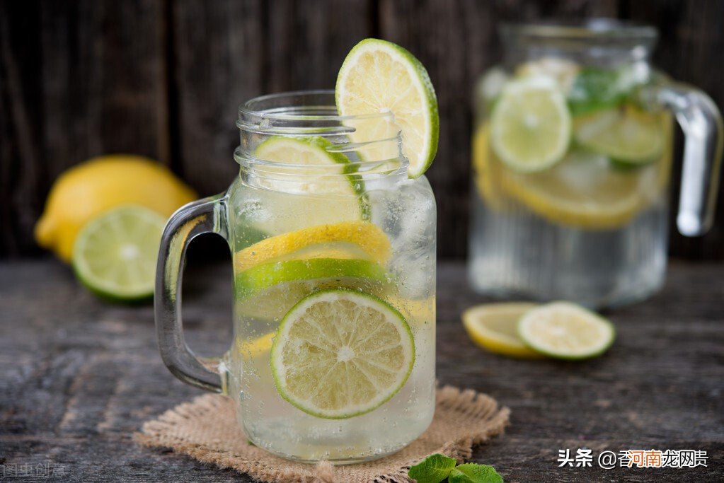 香港人喜欢喝柠檬水。香港人怎么说柠檬茶？