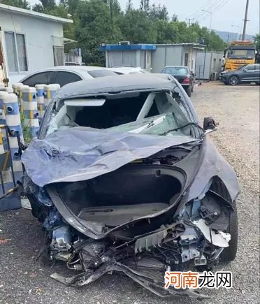 温州特斯拉“失控”事故系车主油门当刹车？车主“喊冤” 鉴定机构称“能对结果负责”