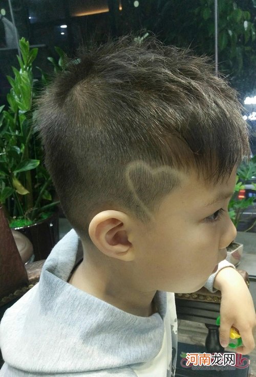 少年儿童剃剪潮流短头发发型全集 男孩聪明讨人喜欢短发造型图片赏析