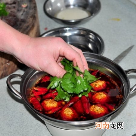 红汤香菜丸子的做法