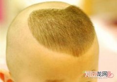 小孩头发做刻痕头型剃心形是基本 能剃好男童桃心发型的流程教你新手入门