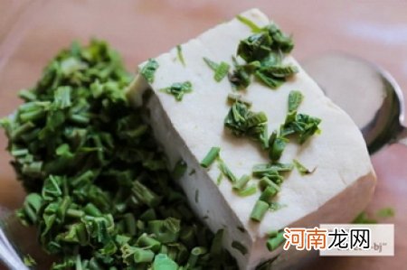 香椿拌豆腐的做法