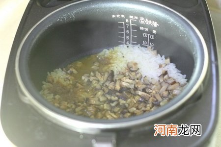 快手菜香肠咖喱饭的做法