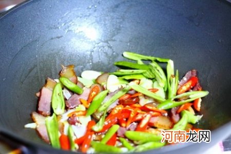 快手下饭菜萝卜干炒腊肉怎么做