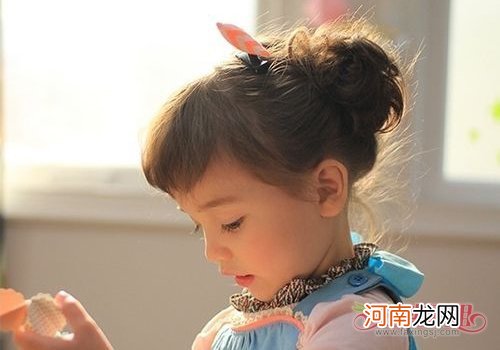 婴儿发型继小裙子后成了妈妈大爱 每日都学梳几种小女孩合适的头型