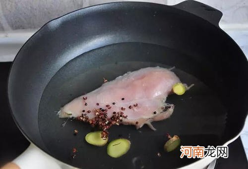 麻辣开胃吃不腻 家常鸡丝拌面