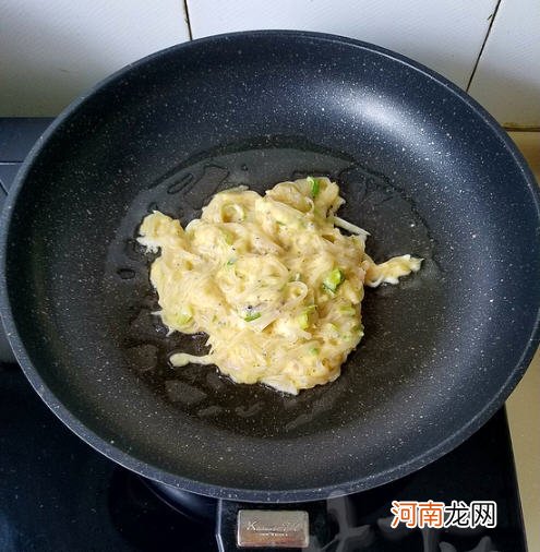 面条鱼拖鸡蛋饼