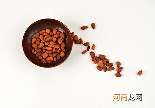 松子一天吃是多少粒为宜 吃松子有什么好处