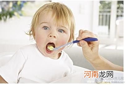 妈妈分享：宝宝吃被食物卡住喉咙的解决方法