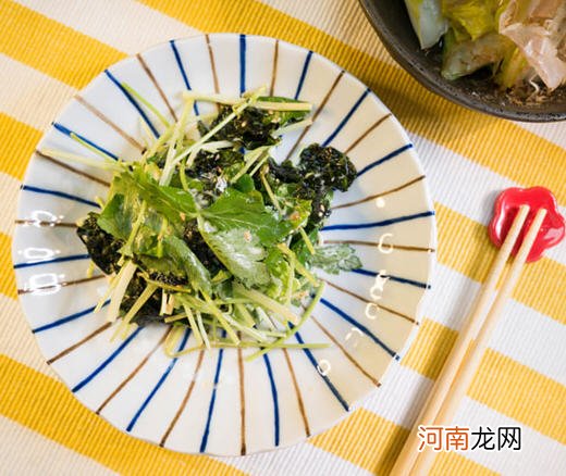 鸭儿芹佐海苔沙拉