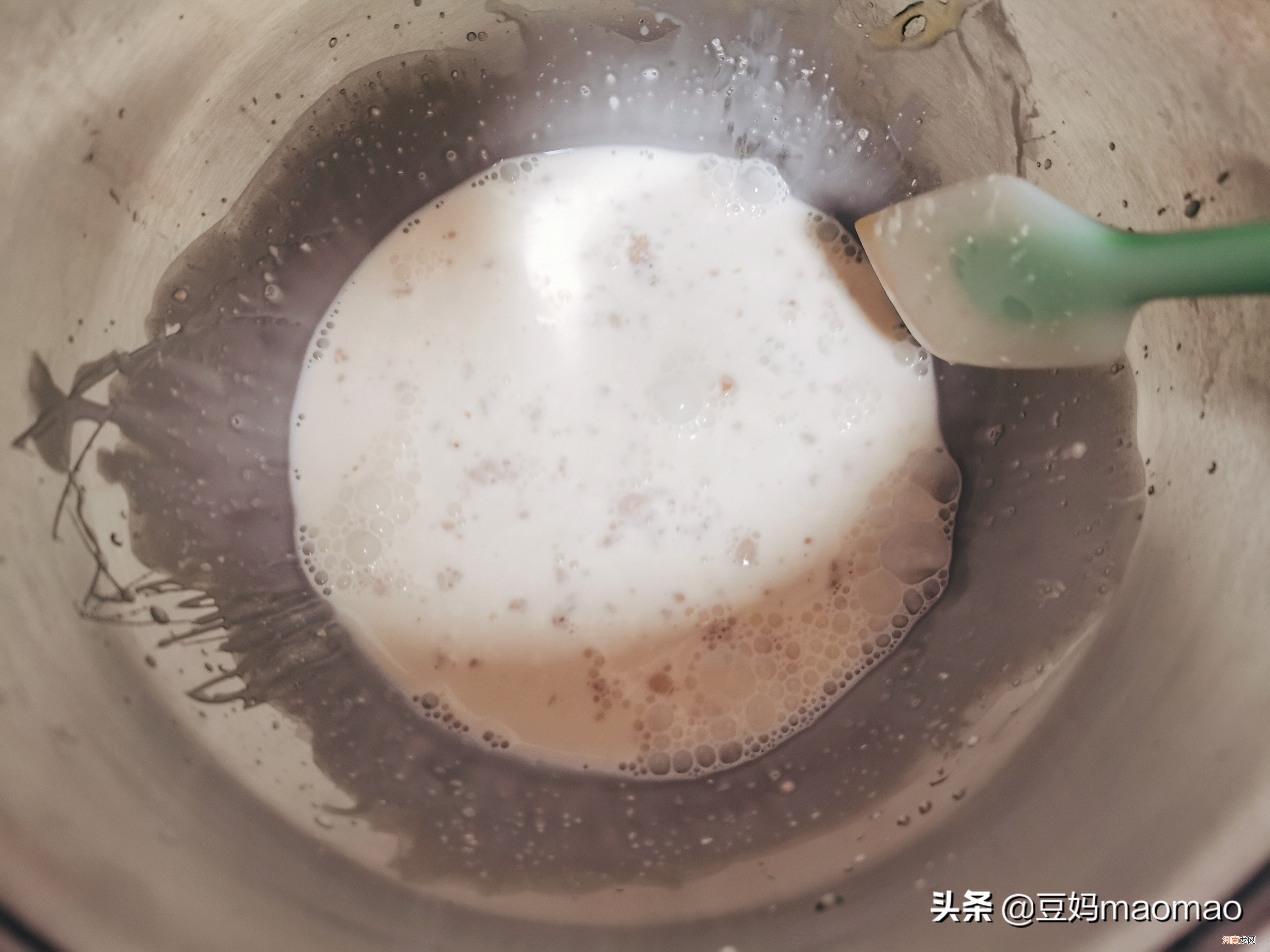 除配方外，皮薄芯软生吐司的温湿度和状态尤为关键