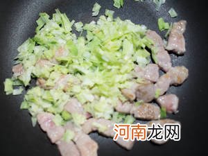 包菜肉丝炒面