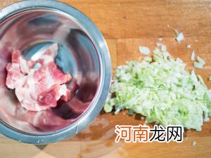 包菜肉丝炒面