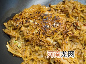 包菜肉丝炒面