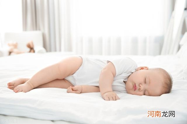 睡觉朝向，有无讲究？“脚朝东头朝东”的睡姿，会危害健康吗？