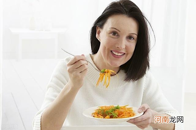 数次提醒：4类食材，堪称肌肤的“催老剂”，爱吃的女人要管住嘴