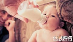 1到12个月宝宝正常吃奶量标准是多少 新手妈咪轻松知道