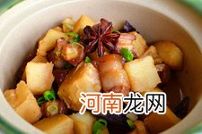 五花肉炖土豆的做法