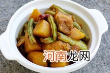 五花肉炖土豆的做法