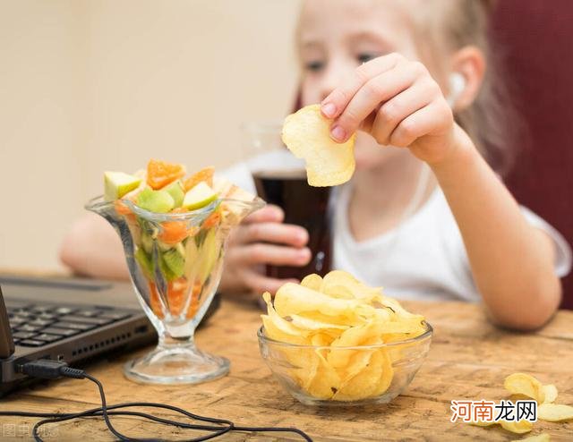 长期性坚持不懈“五高”饮食，血管压力大，非常容易引发脑梗塞，别随便忽视