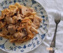 上班族方便：泡菜猪肉炒乌龙面