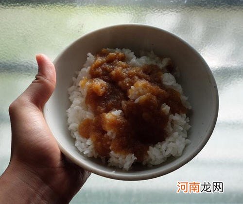 上班族方便：蒜片骰子牛肉配和风洋葱酱