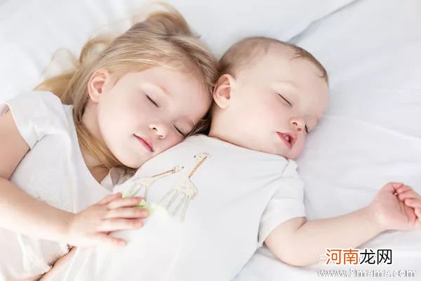 孩子的智商跟晚上孩子睡觉的行为有关系吗？