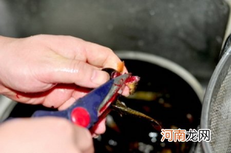 老成都泡菜化骨泥鳅的做法