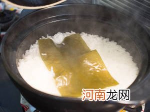 日本土锅煮白饭
