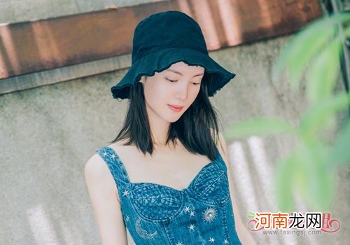 小个子女生嫌短头发不足气质女人？那就梳披肩发型 显高又时尚潮流的女生中发发型