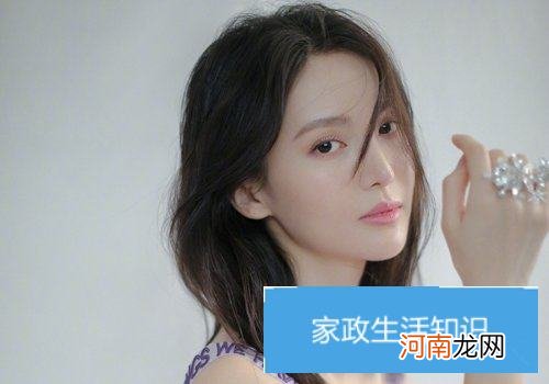 小个子女生嫌短头发不足气质女人？那就梳披肩发型 显高又时尚潮流的女生中发发型