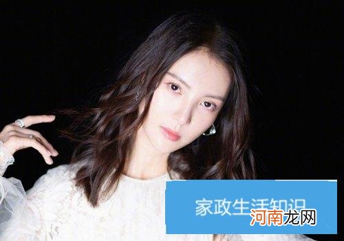 小个子女生嫌短头发不足气质女人？那就梳披肩发型 显高又时尚潮流的女生中发发型