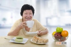 中老年人怎样根据饮食和运动提高免疫力？养生重在坚持不懈，祝你成功