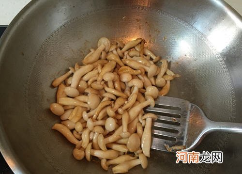 小番茄炒白玉菇