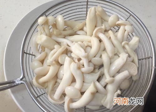 小番茄炒白玉菇