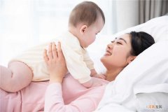 读懂宝宝的肢体语言 加深亲子交流