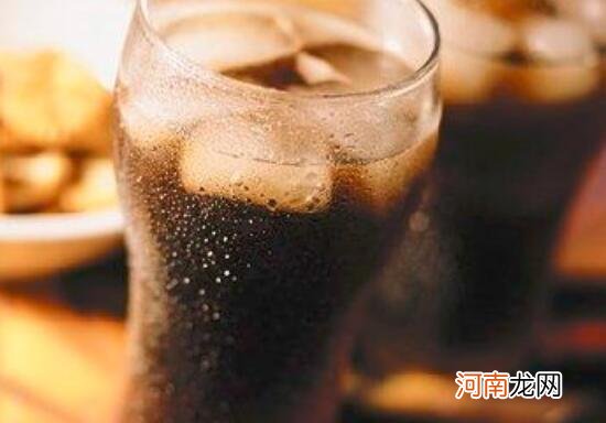 喝碳酸饮料对骨骼危害吗